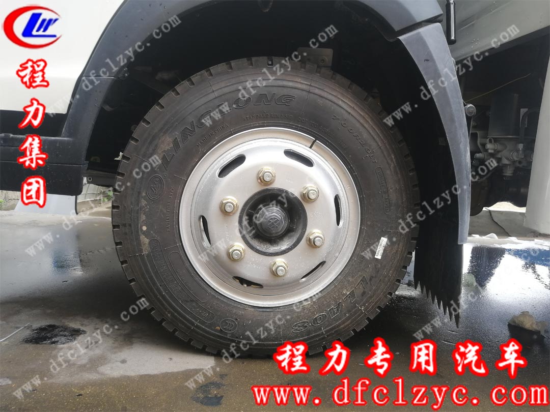 程力集團(tuán)重汽豪沃宣傳車(chē)細(xì)節(jié)