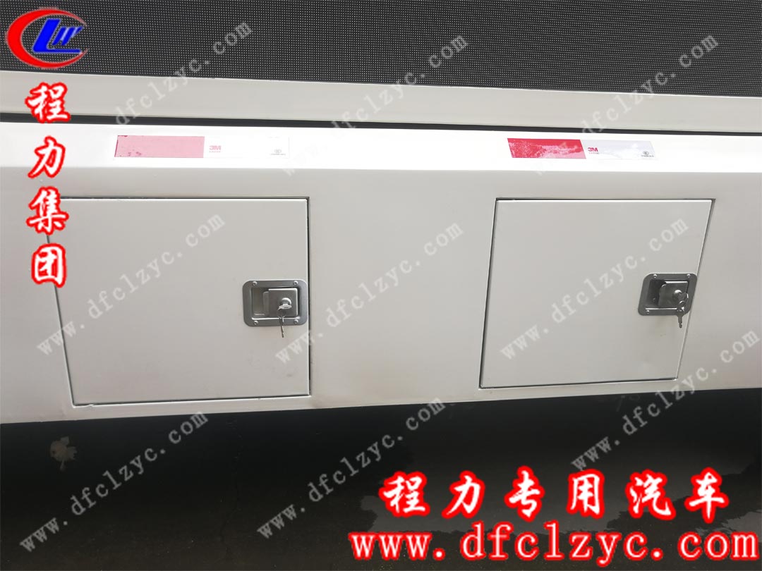 程力集團(tuán)重汽豪沃宣傳車(chē)細(xì)節(jié)
