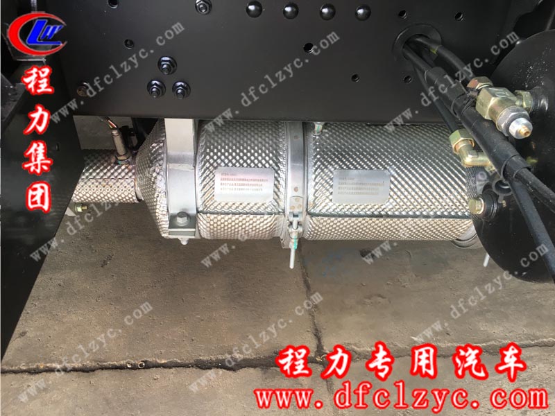 湖北程力集團(tuán)生產(chǎn)的5方國六東風(fēng)小多利卡灑水車細(xì)節(jié)展示